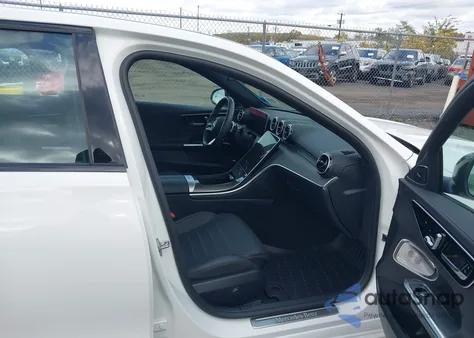 2023 Mercedes-Benz C 300 4Matic z USA, uszkodzony, nr VIN W1KAF4HB9PR154265